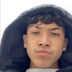 Meet your Posher, Devin